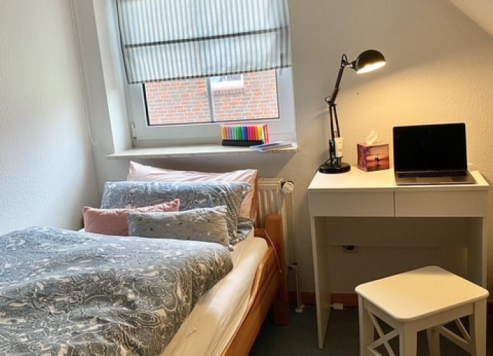 Am Deich, Zum Hallenbad 23b