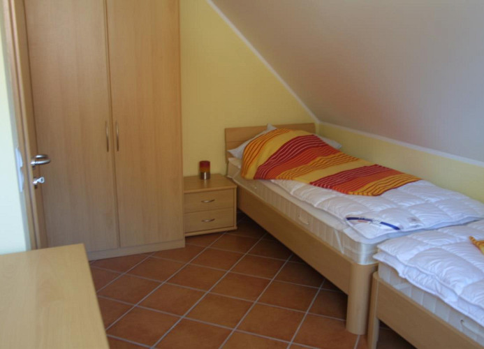 Schwalbennest Am Huf. 8 (rechte Seite)