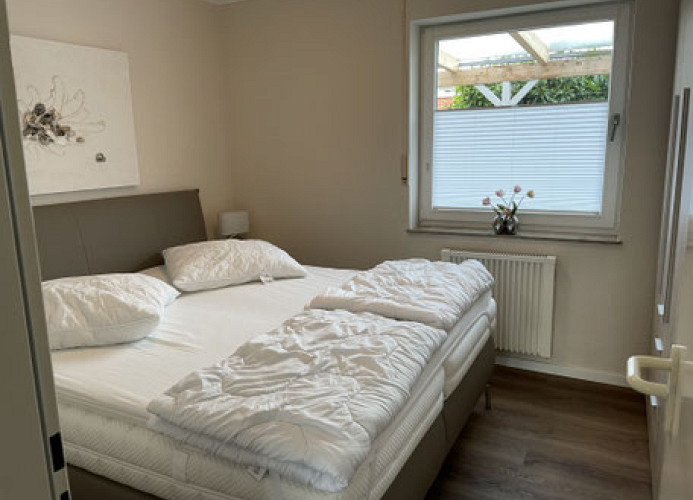 Lütt Huus 1. Schlafzimmer mit Bockspringbett Lütt Huus Kinderschlafzimmer (Erwachsene möglich) mit Ausziehbett